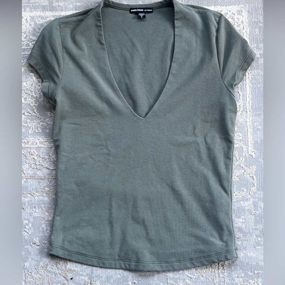 James Perse STRETCH LOTUS DEEP V SHORT SLEEVE TEE. Size 2
